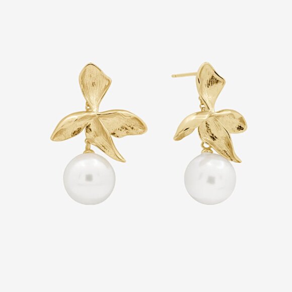 NEW ~ Anthropologie Shashi "Fiorina" Pearl Flower Earrings - Picture 3 of 13